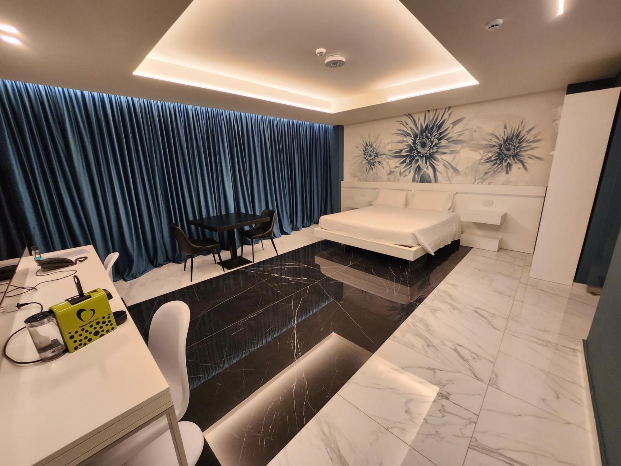 Deluxe Suite Spa Bath,1505210740:JPEG